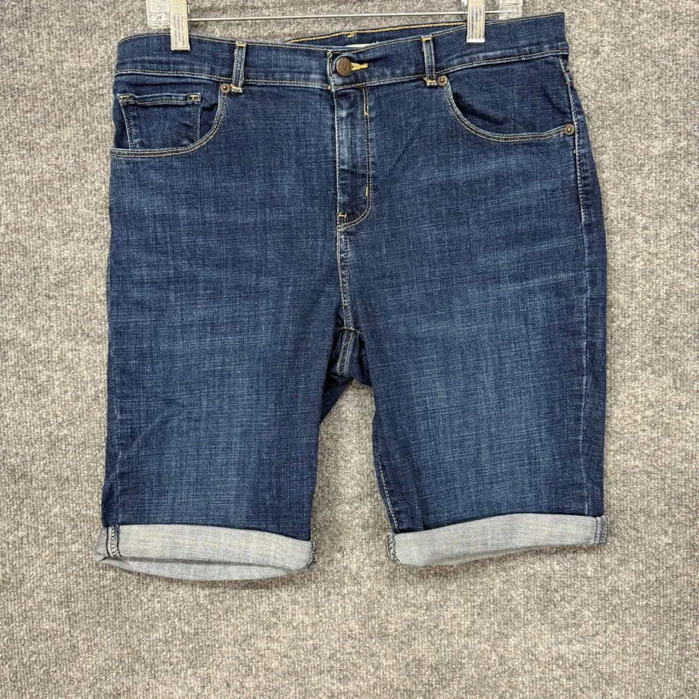 Levis Bermuda Shorts Womens 31 Blue Dark Wash Stretch Denim Mid Rise 34x11.5